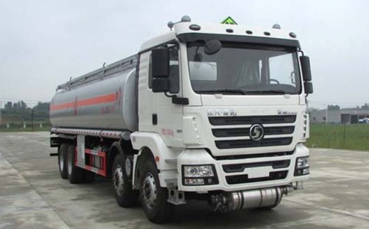 26噸陜汽德龍前四后八油罐車(chē)圖片 26噸陜汽德龍前四后八油罐車(chē)圖片