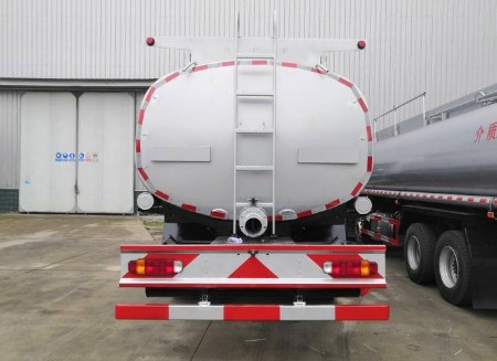 ��������ؿ�ǰ�ĺ�˹�Һ܇