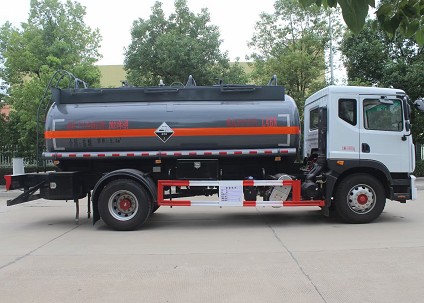 國六東風多利卡D9化工車圖片 國六東風多利卡D9化工車圖片