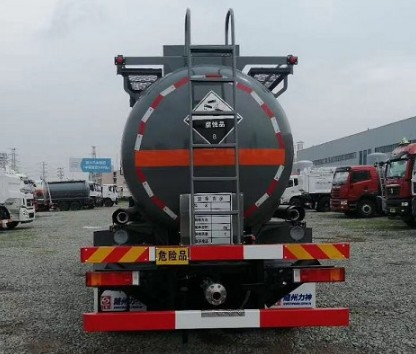 國(guó)六東風(fēng)天龍后八輪腐蝕性物品罐式運(yùn)輸車(chē)圖片 國(guó)六東風(fēng)天龍后八輪腐蝕性物品罐式運(yùn)輸車(chē)圖片