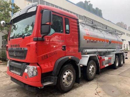 重汽豪沃SLS5322GFWZ5型腐蝕性物品罐式運(yùn)輸車 重汽豪沃SLS5322GFWZ5型腐蝕性物品罐式運(yùn)輸車