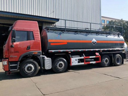 DLQ5319GFWC5型腐蝕性物品罐式運(yùn)輸車 DLQ5319GFWC5型腐蝕性物品罐式運(yùn)輸車