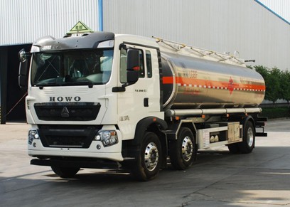 國(guó)六重汽豪沃24.3方油罐車 國(guó)六重汽豪沃24.3方油罐車
