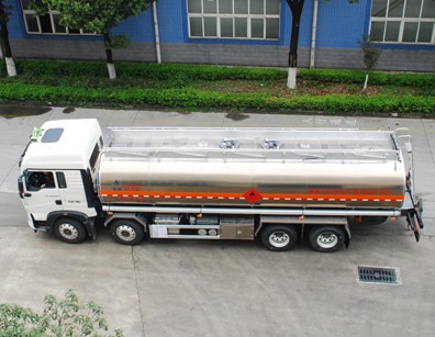 國六重汽豪沃30.6方鋁合金運(yùn)油車 國六重汽豪沃30.6方鋁合金運(yùn)油車
