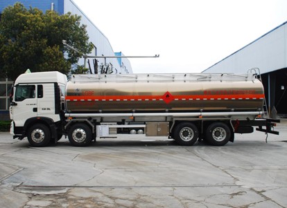 國六重汽豪沃30.6方鋁合金運(yùn)油車 國六重汽豪沃30.6方鋁合金運(yùn)油車