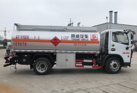 國(guó)六東風(fēng)福瑞卡8.6方運(yùn)油車 國(guó)六東風(fēng)福瑞卡8.6方運(yùn)油車
