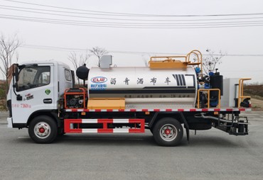 4.2立方標(biāo)準(zhǔn)型瀝青灑布車 4.2立方標(biāo)準(zhǔn)型瀝青灑布車