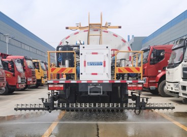 11.5立方智能型瀝青灑布車 11.5立方智能型瀝青灑布車