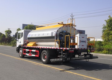 11.5立方標(biāo)準(zhǔn)型瀝青灑布車 11.5立方標(biāo)準(zhǔn)型瀝青灑布車