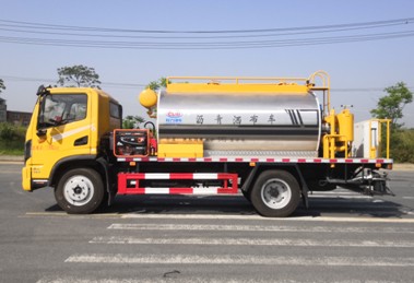 6.3立方東風(fēng)華神T3智能型瀝青灑布車 6.3立方東風(fēng)華神T3智能型瀝青灑布車