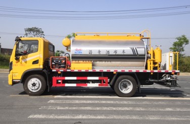 6.3立方東風(fēng)華神T3標(biāo)準(zhǔn)型瀝青灑布車 6.3立方東風(fēng)華神T3標(biāo)準(zhǔn)型瀝青灑布車