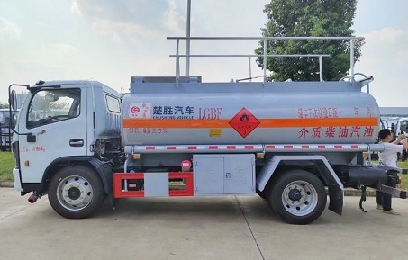 國六東風(fēng)8噸油罐車 國六東風(fēng)8噸油罐車