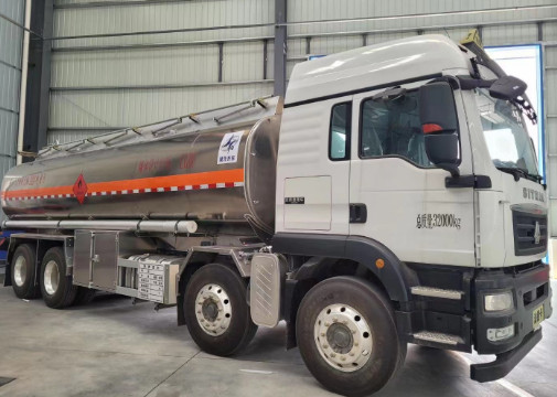 重汽汕德卡前四后八20噸油罐車 重汽汕德卡前四后八20噸油罐車