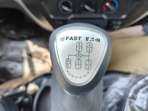 東風(fēng)多利卡8噸油罐車變速箱操作桿圖片 東風(fēng)多利卡8噸油罐車變速箱操作桿圖片