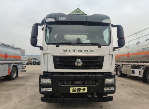 重汽汕德卡后雙橋/后八輪油罐車(chē)_楚勝牌CSC5268GYYLZK6型鋁合金運(yùn)油車(chē) 重汽汕德卡后雙橋/后八輪油罐車(chē)_楚勝牌CSC5268GYYLZK6型鋁合金運(yùn)油車(chē)