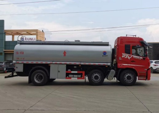 東風(fēng)暢行D3V小三軸食用油運輸車_潤知星牌SCS5250GSYDFV6型食用油運輸車 東風(fēng)暢行D3V小三軸食用油運輸車_潤知星牌SCS5250GSYDFV6型食用油運輸車