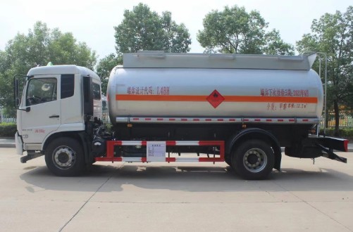 東風(fēng)天錦單橋13.2方易燃液體罐式運(yùn)輸車(chē)_潤(rùn)知星牌SCS5181GRYDFH6型易燃液體罐式運(yùn)輸車(chē) 東風(fēng)天錦單橋13.2方易燃液體罐式運(yùn)輸車(chē)_潤(rùn)知星牌SCS5181GRYDFH6型易燃液體罐式運(yùn)輸車(chē)