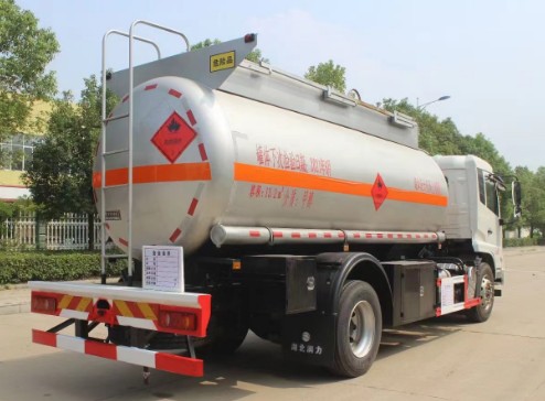 東風(fēng)天錦單橋13.2方易燃液體罐式運(yùn)輸車(chē)_潤(rùn)知星牌SCS5181GRYDFH6型易燃液體罐式運(yùn)輸車(chē) 東風(fēng)天錦單橋13.2方易燃液體罐式運(yùn)輸車(chē)_潤(rùn)知星牌SCS5181GRYDFH6型易燃液體罐式運(yùn)輸車(chē)