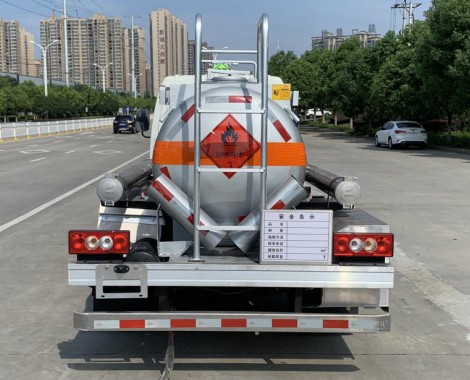 福田小卡之星1.5噸藍牌易燃液體罐式運輸車_楚飛牌CLQ5040GRY6BJ型易燃液體罐式運輸車 福田小卡之星1.5噸藍牌易燃液體罐式運輸車_楚飛牌CLQ5040GRY6BJ型易燃液體罐式運輸車
