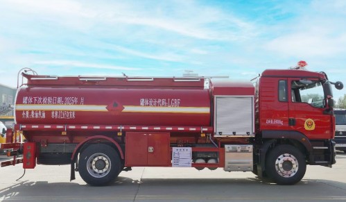 消防紅重汽汕德卡10噸加油車(chē)_潤(rùn)知星牌SCS5184GJYZZ6型加油車(chē) 消防紅重汽汕德卡10噸加油車(chē)_潤(rùn)知星牌SCS5184GJYZZ6型加油車(chē)